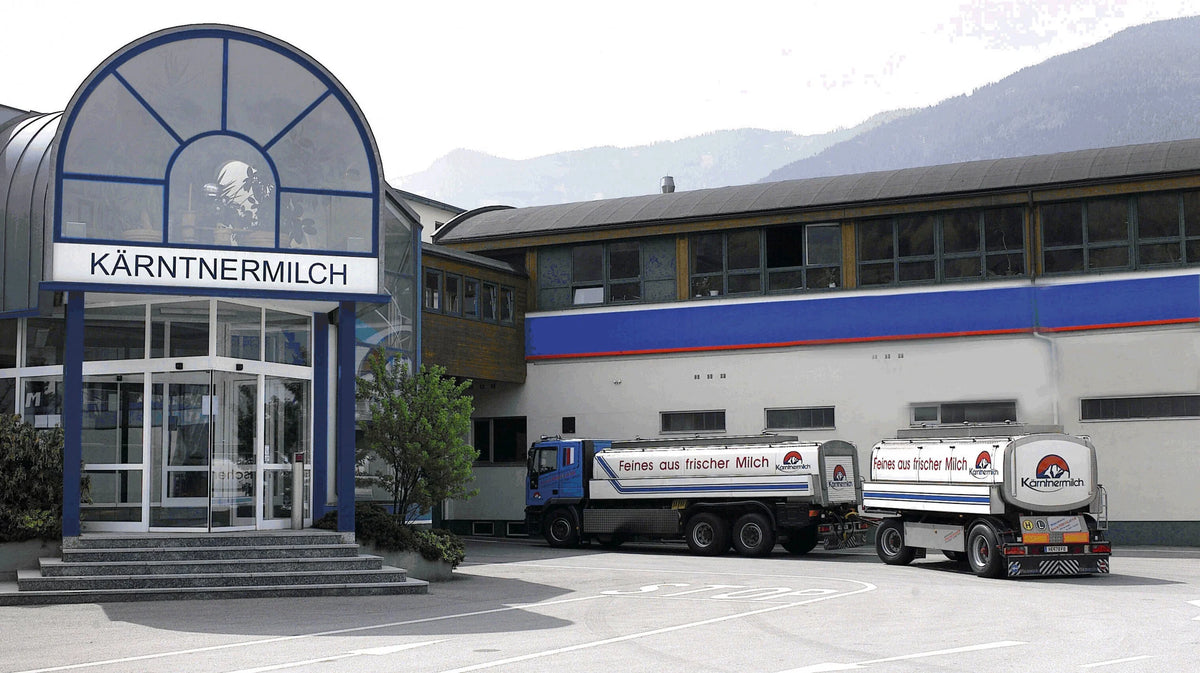 Das Werk der Kärntnermilch mit Milchtankwagen